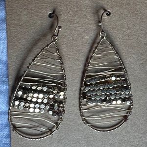 Super cute gold metal and wire mixed material dangly earrings